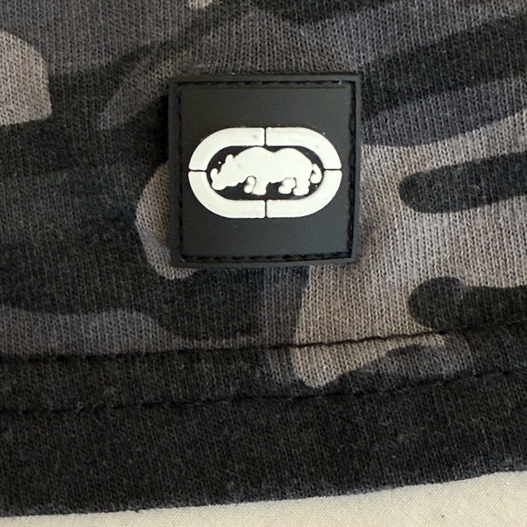 ECKO Unltd Men's Short Sleeve T-Shirt Graphic Tee Gray Black Camo Large V-Neck - Picture 8 of 12